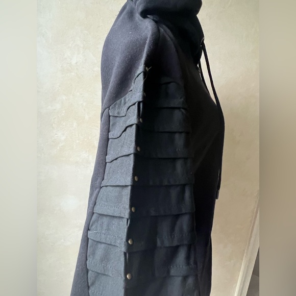 Tailored Recreation Premium Black Sweatshirt - Picture 2 of 6